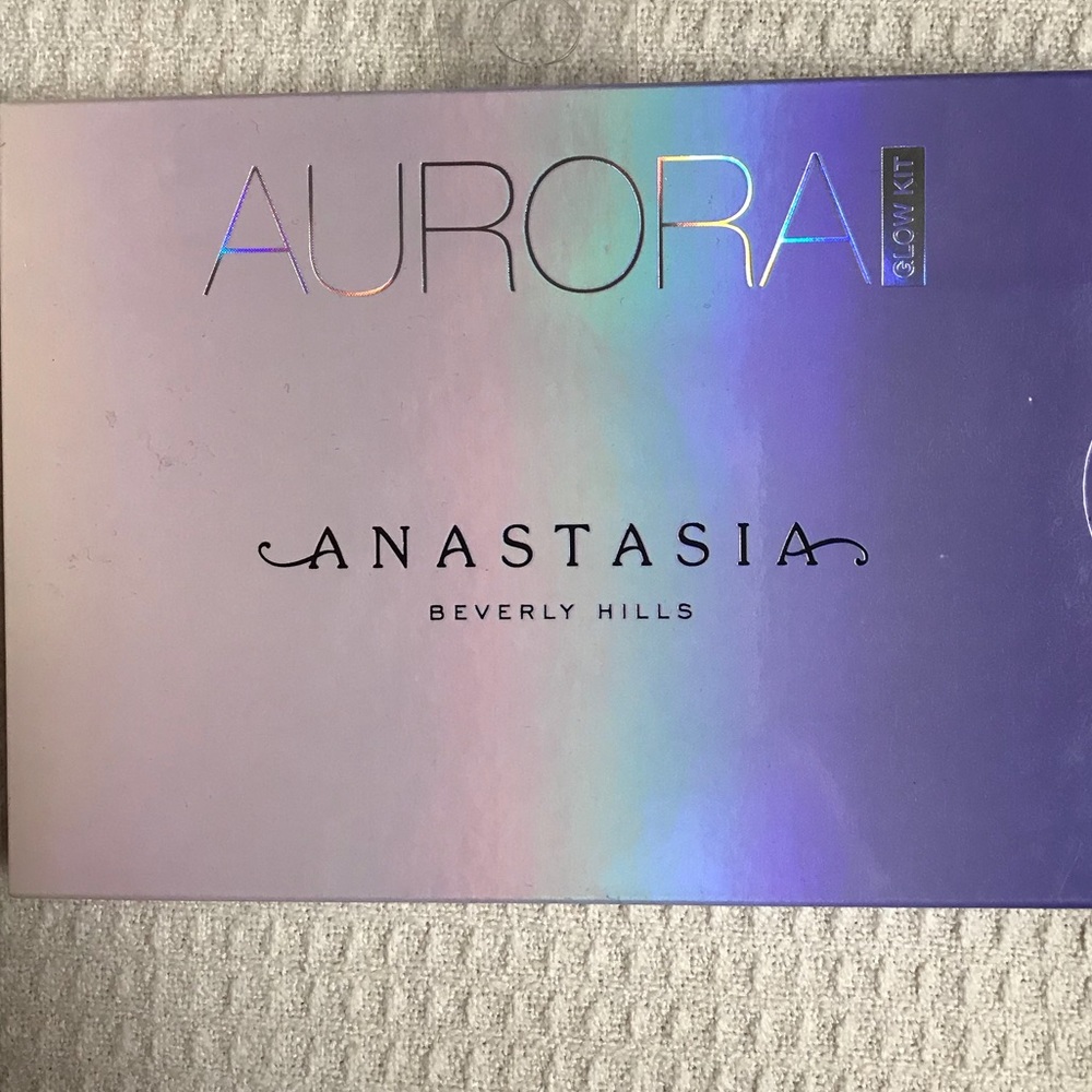 New Anastasia Beverly Hills Aurora Glow Kit